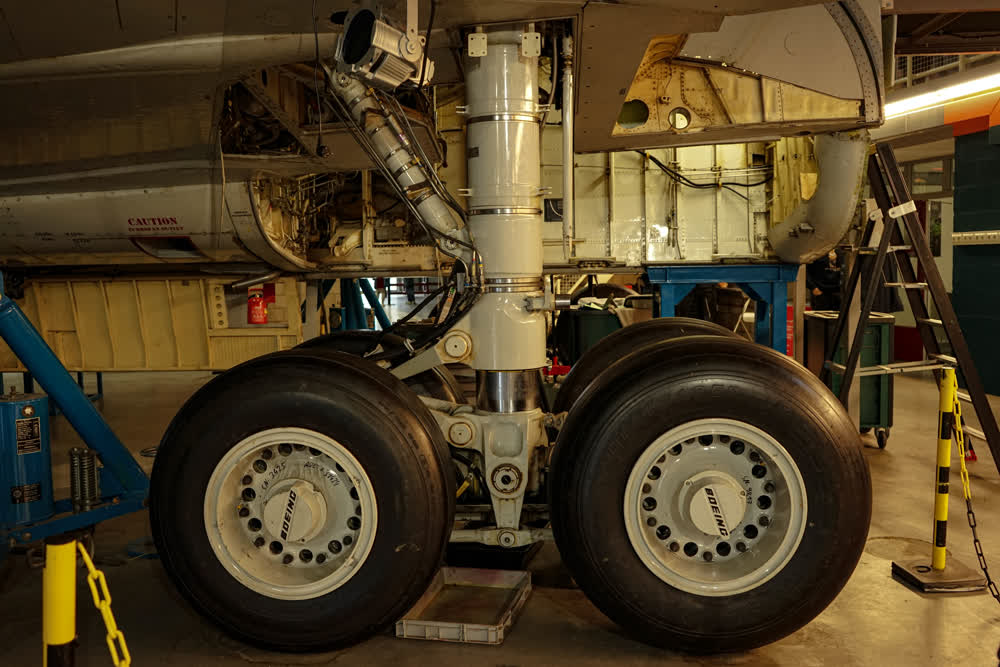 B707 LH landing gear picture